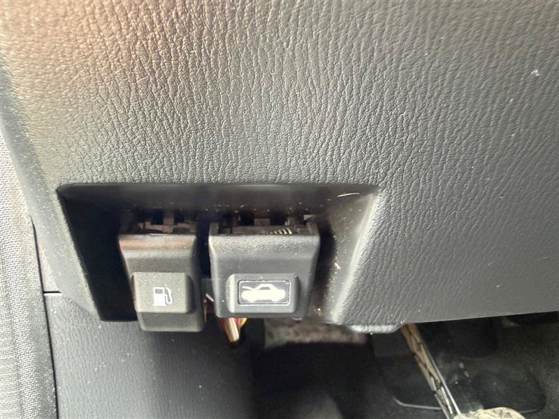 Used 2014 MAZDA MAZDA3 i Touring w/ Technology Package FWD image 42