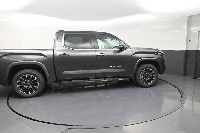 Used 2026 Toyota Tundra Limited AWD/4WD image 9