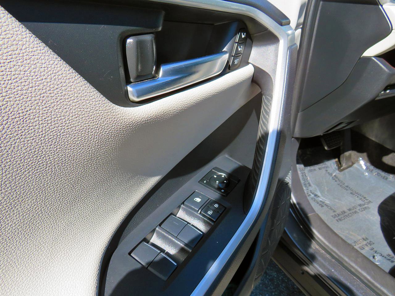 Used 2019 Toyota RAV4 Limited image 33