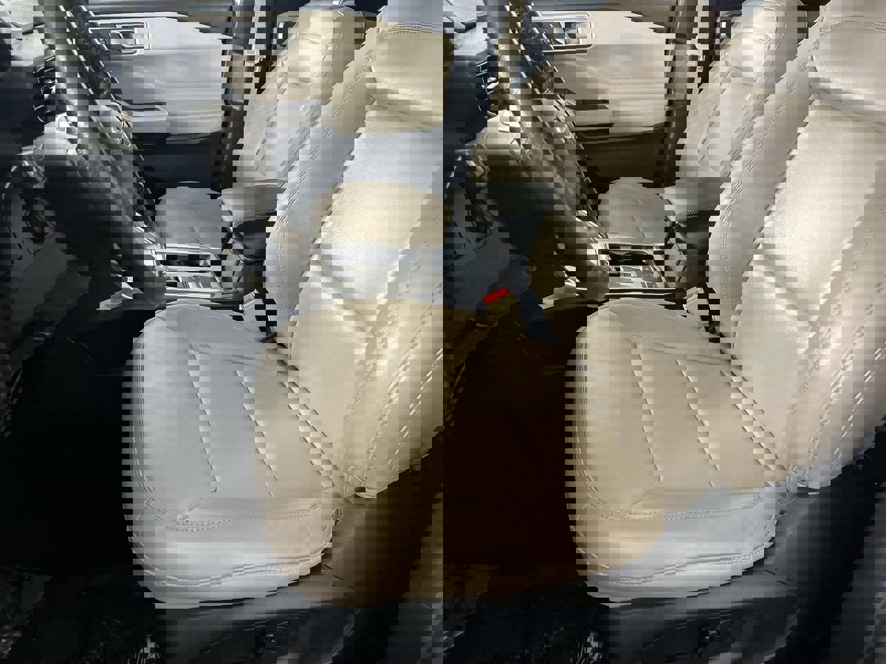 Used 2022 Ford Explorer XLT w/ Equipment Group 202A image 20