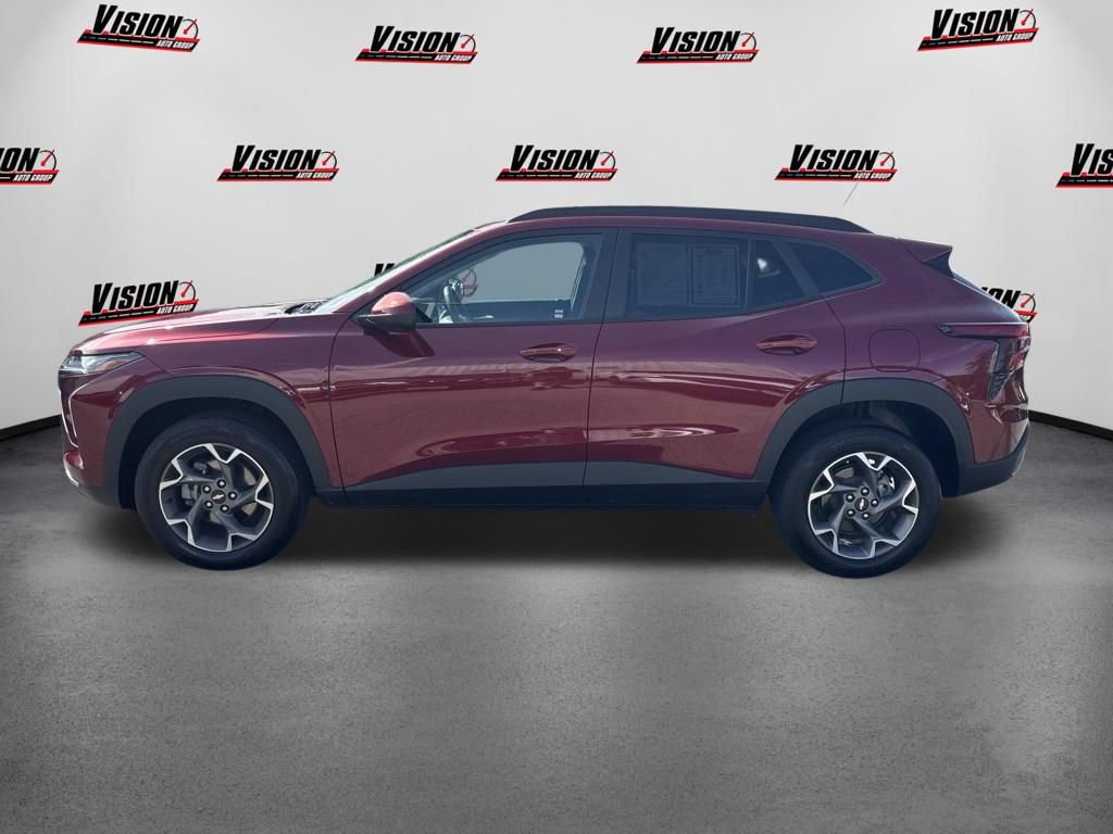 Used 2024 Chevrolet Trax LT w/ Driver Confidence Package FWD image 9