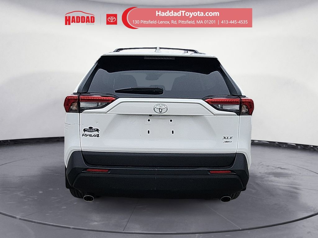 Used 2023 Toyota RAV4 XLE w/ Convenience Package image 4