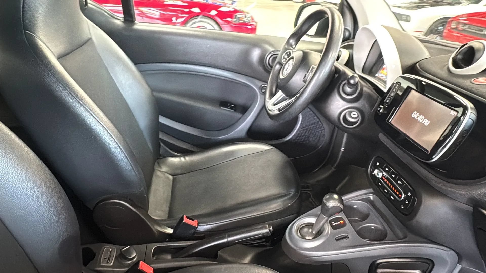 Used 2017 smart fortwo pure RWD image 10