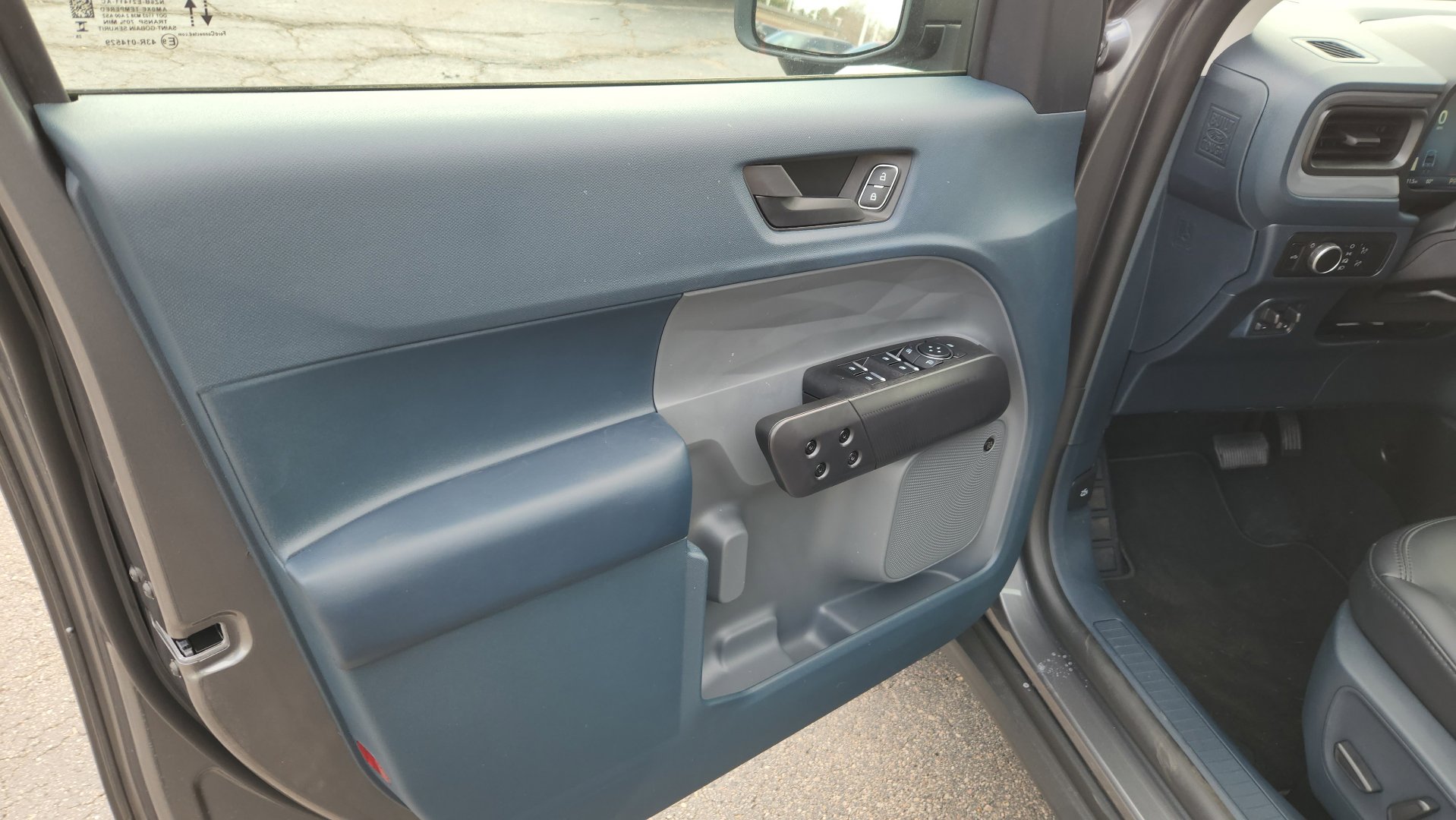 New 2025 Ford Maverick Lariat w/ Black Appearance Package image 19