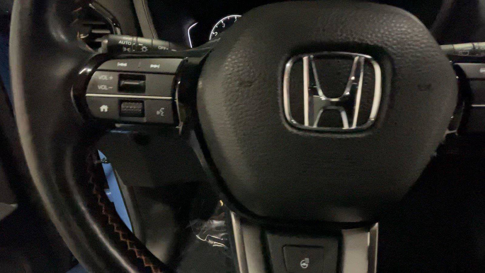 Used 2025 Honda Pilot TrailSport image 33