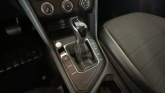 Used 2022 Volkswagen Taos SE FWD image 19