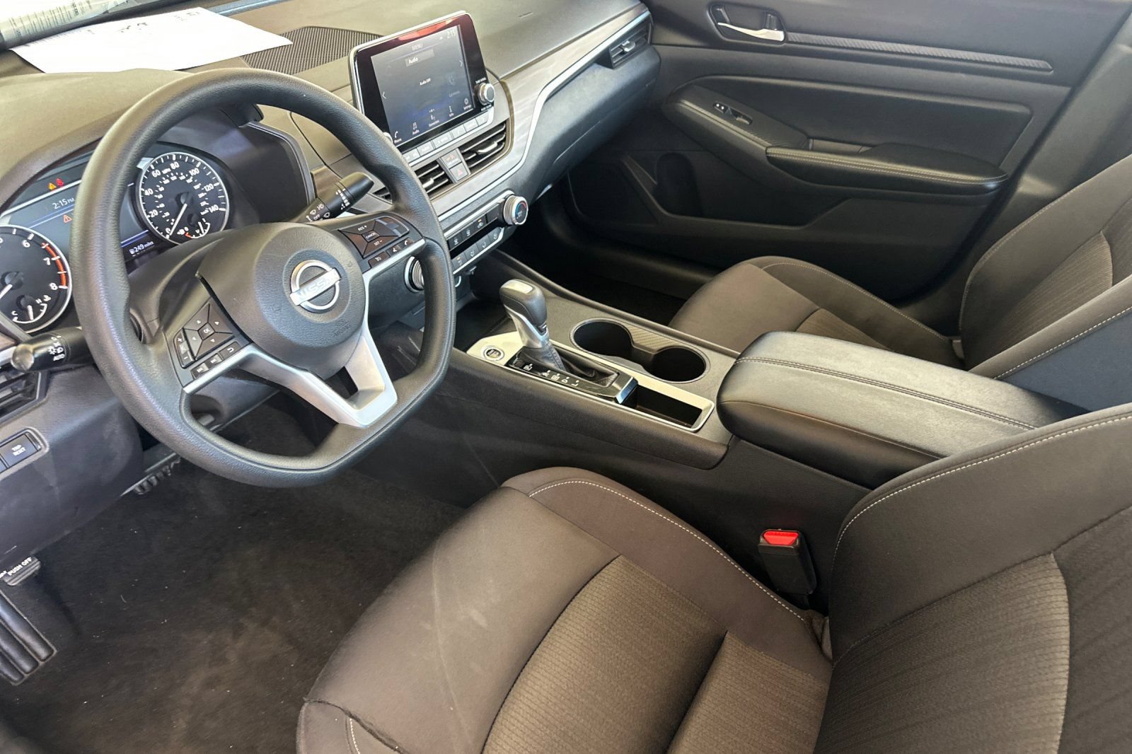 Used 2025 Nissan Altima 2.5 SV FWD image 10