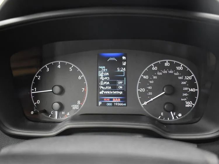 Used 2025 Toyota Corolla LE image 27