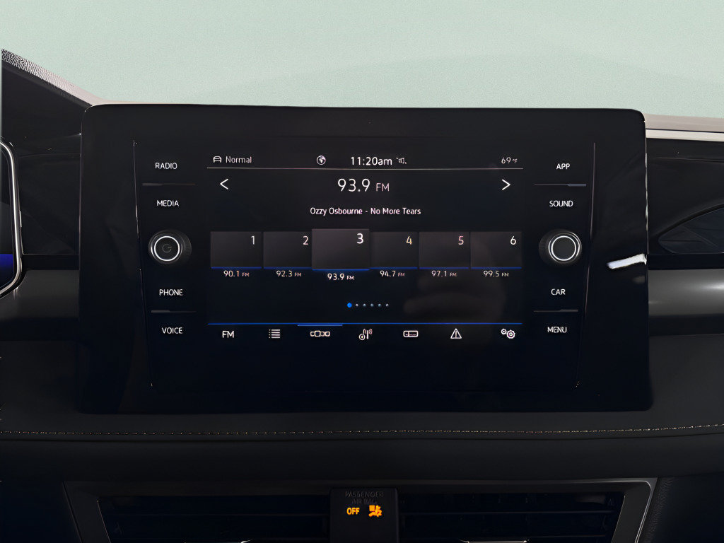 Certified 2025 Volkswagen Taos SE AWD/4WD image 19
