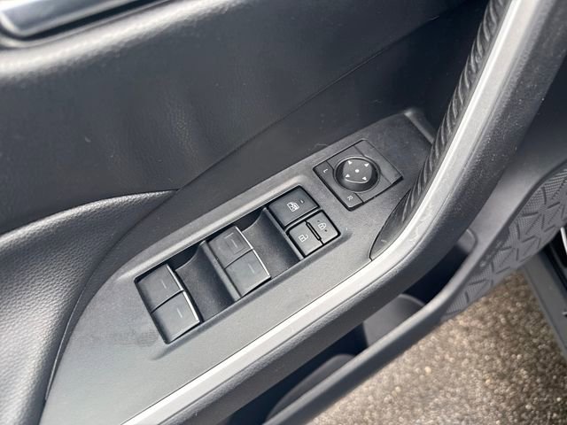 Used 2022 Toyota RAV4 XLE Premium image 9