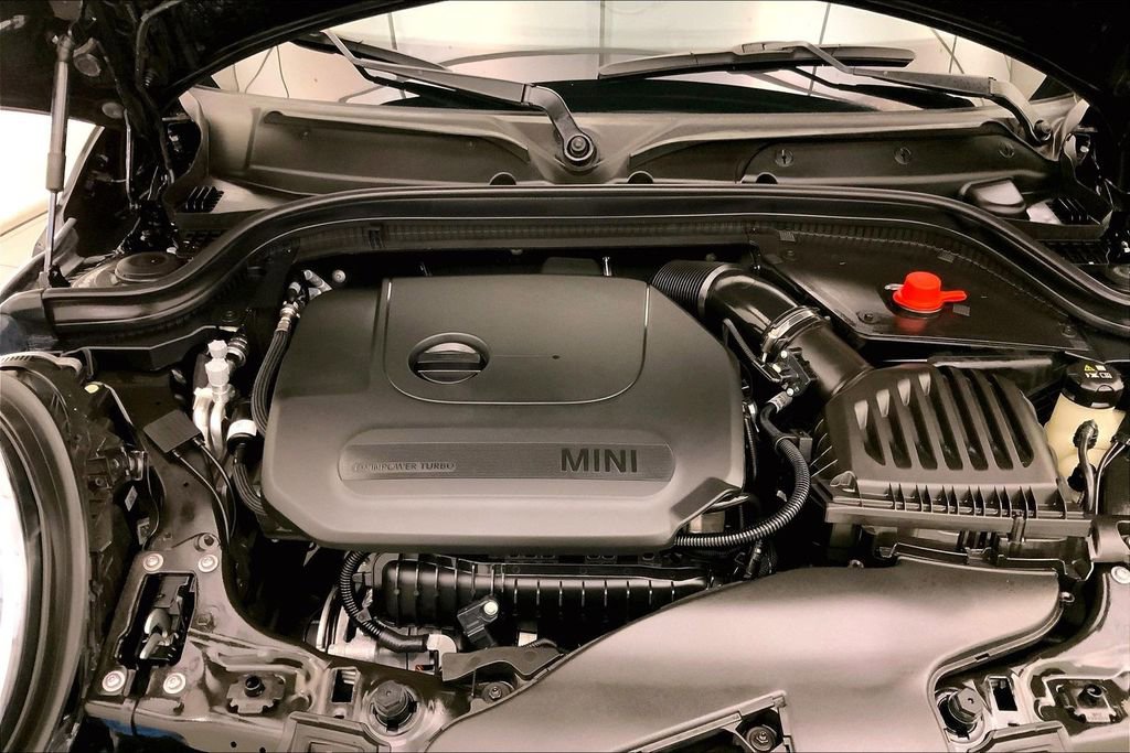 Certified 2024 MINI Cooper 2-Door Hardtop image 9