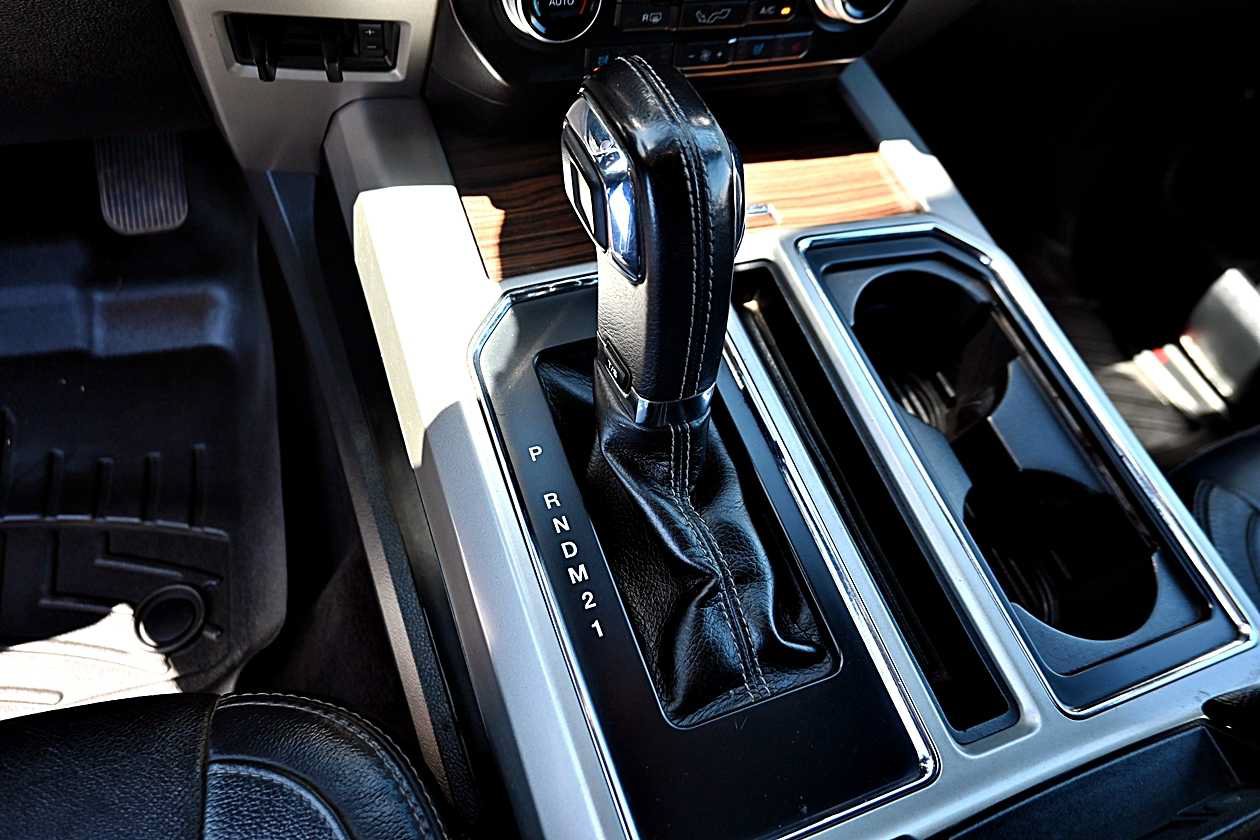 Used 2015 Ford F150 Lariat w/ Equipment Group 502A Luxury AWD/4WD image 31