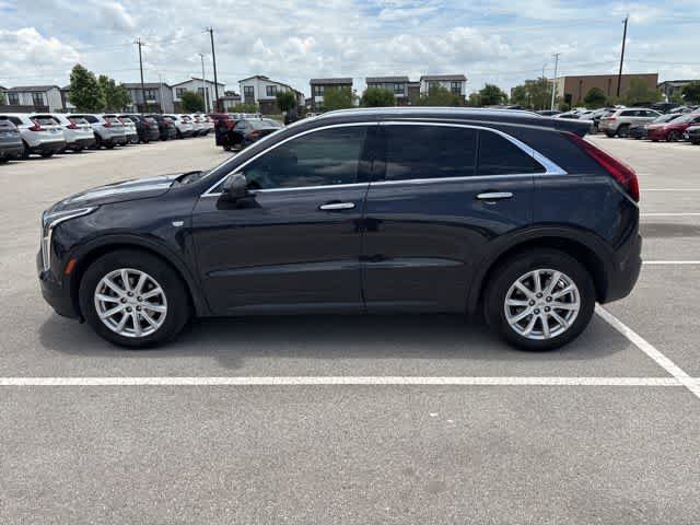 Used 2022 Cadillac XT4 Luxury w/ Cold Weather Package FWD image 2