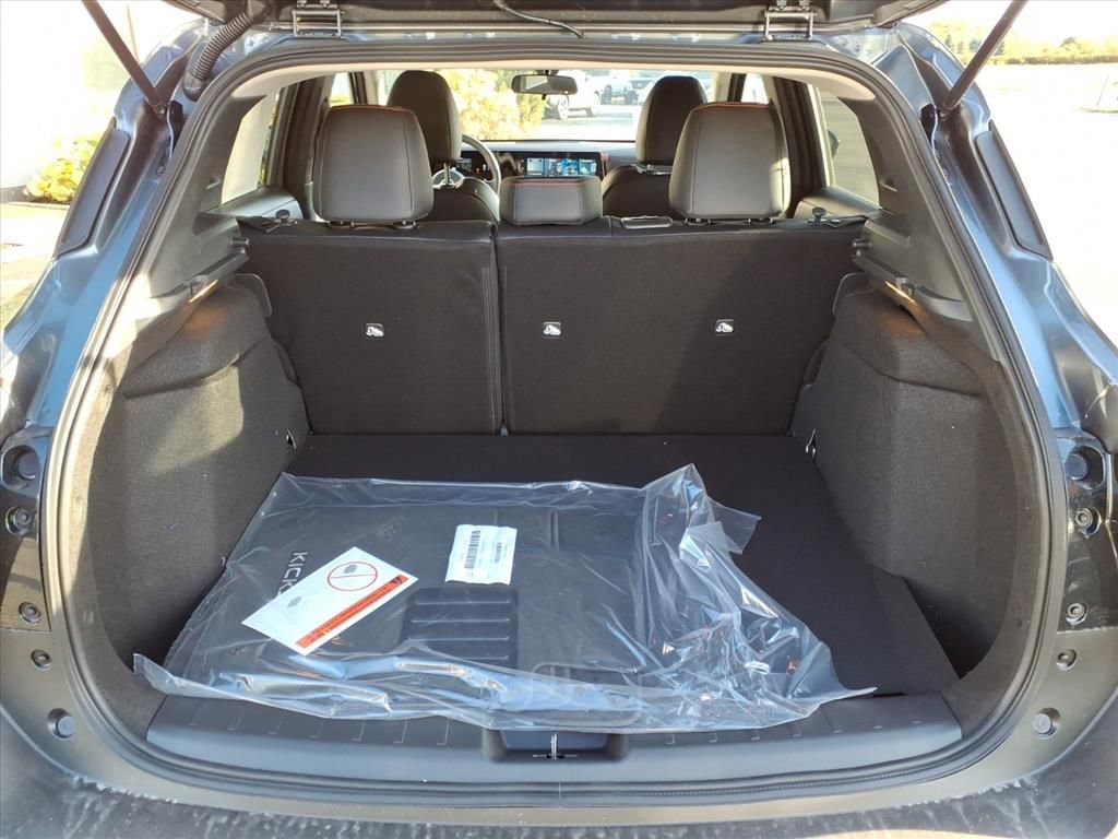 New 2026 Nissan Kicks SR w/ Cold Weather Package image 9