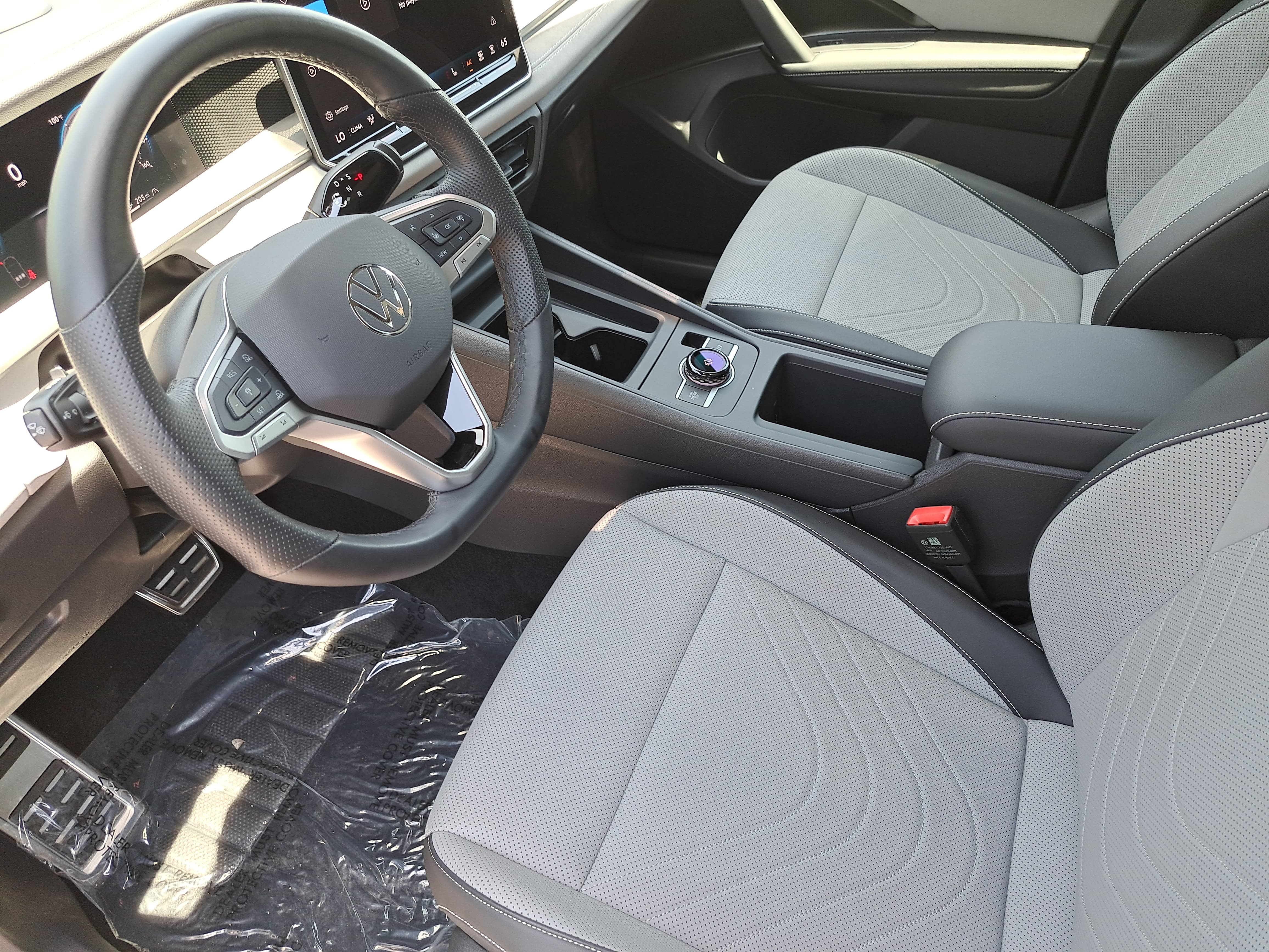 Used 2025 Volkswagen Tiguan SE R-Line AWD/4WD image 16