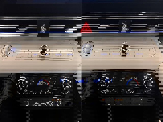 Used 2025 Hyundai Elantra Limited image 29