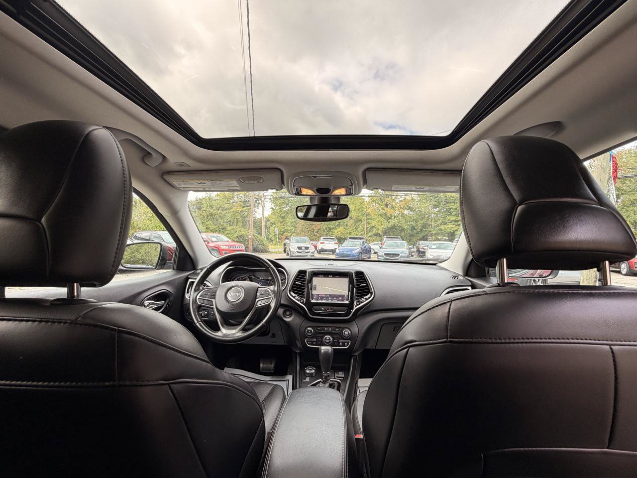 Used 2019 Jeep Cherokee Limited AWD/4WD image 23