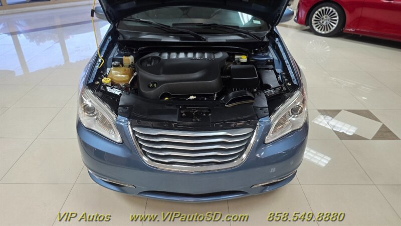 Used 2011 Chrysler 200 Touring image 10