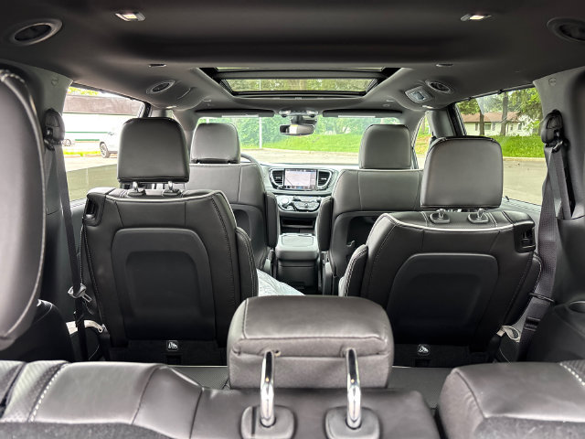 New 2027 Chrysler Pacifica Limited AWD/4WD image 35