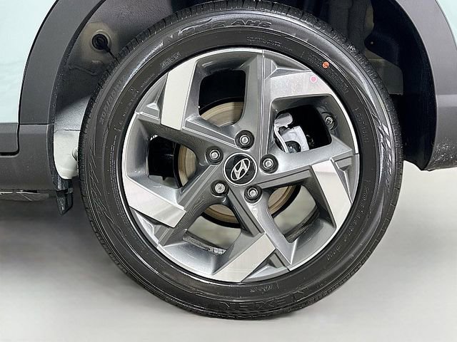 Certified 2025 Hyundai Venue SEL FWD image 27