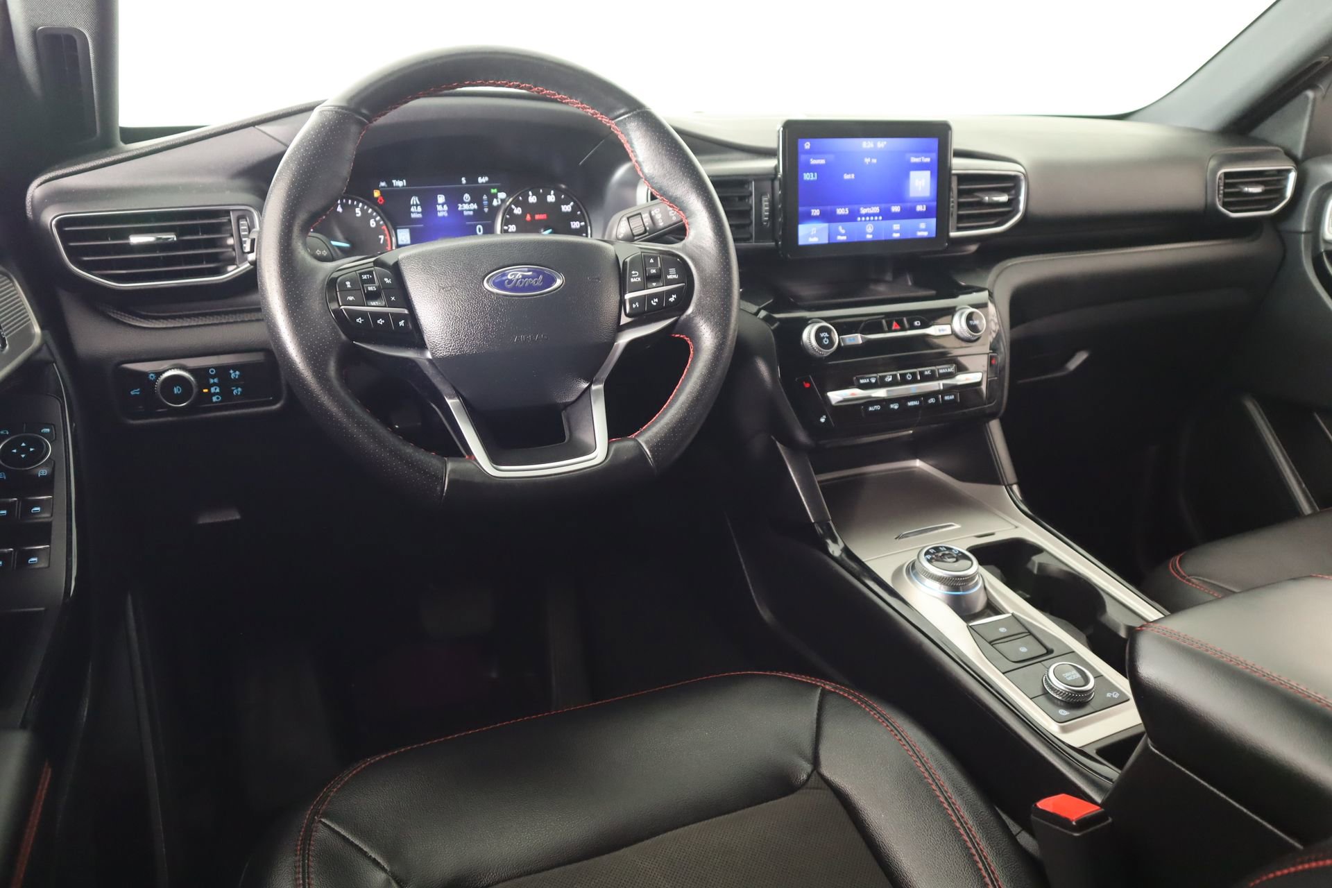 Used 2023 Ford Explorer ST-Line image 2