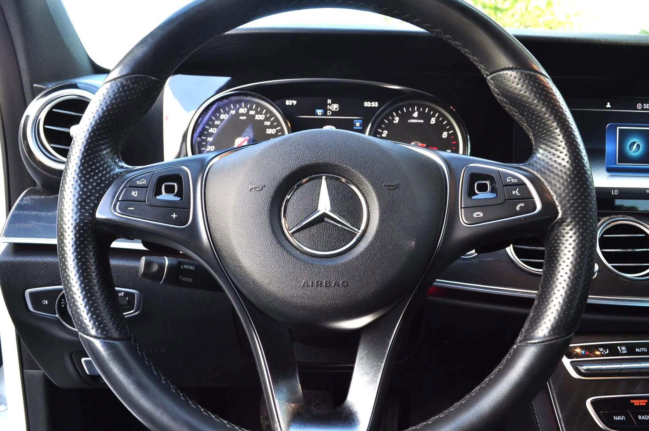 Used 2018 Mercedes-Benz E 300 4MATIC w/ Premium 1 Package image 9