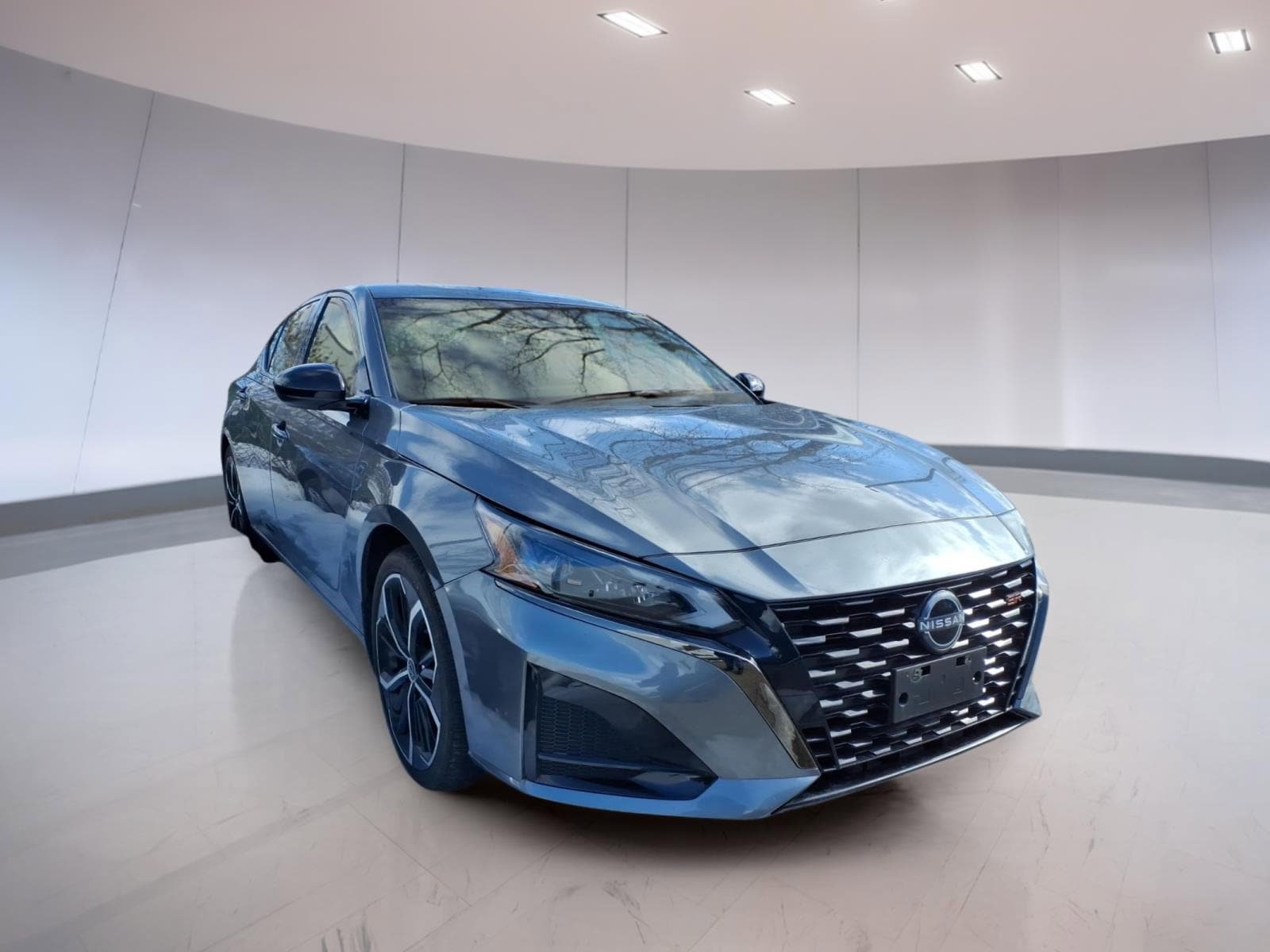 Used 2023 Nissan Altima 2.5 SR image 1