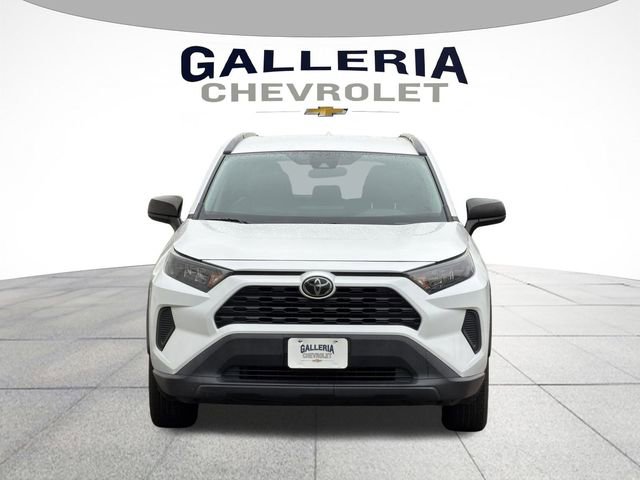 Used 2019 Toyota RAV4 LE image 3