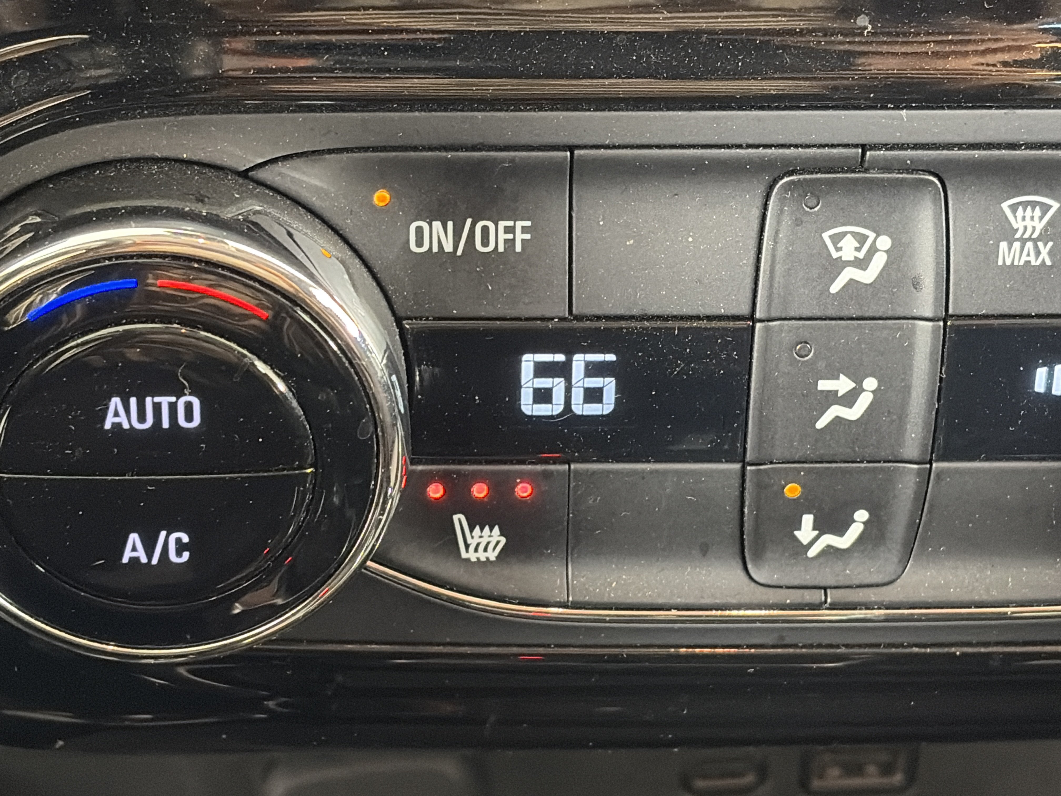 Used 2024 Chevrolet Trax LT w/ Driver Confidence Package FWD image 22