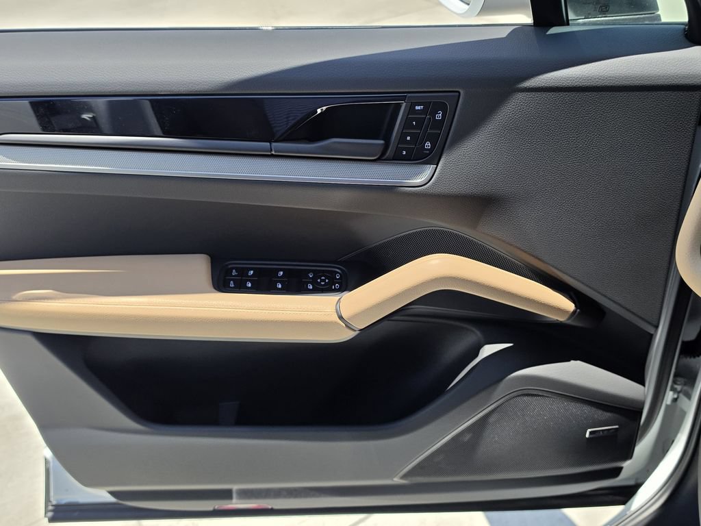 New 2026 Porsche Cayenne Coupe AWD/4WD image 18