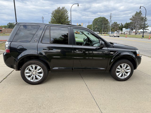 Used 2015 Land Rover LR2 image 4