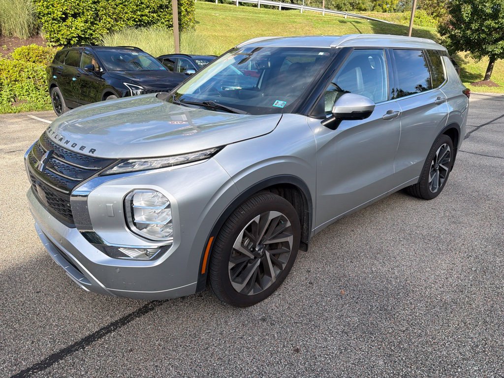 Used 2022 Mitsubishi Outlander SEL AWD/4WD image 2