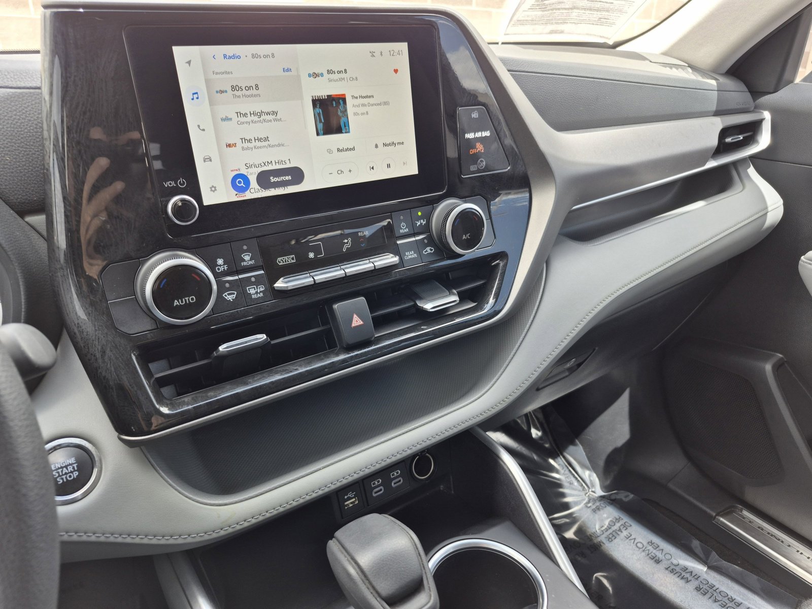 Used 2023 Toyota Highlander L image 10