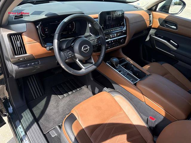 Certified 2025 Nissan Pathfinder Platinum w/ Cargo Package FWD image 17