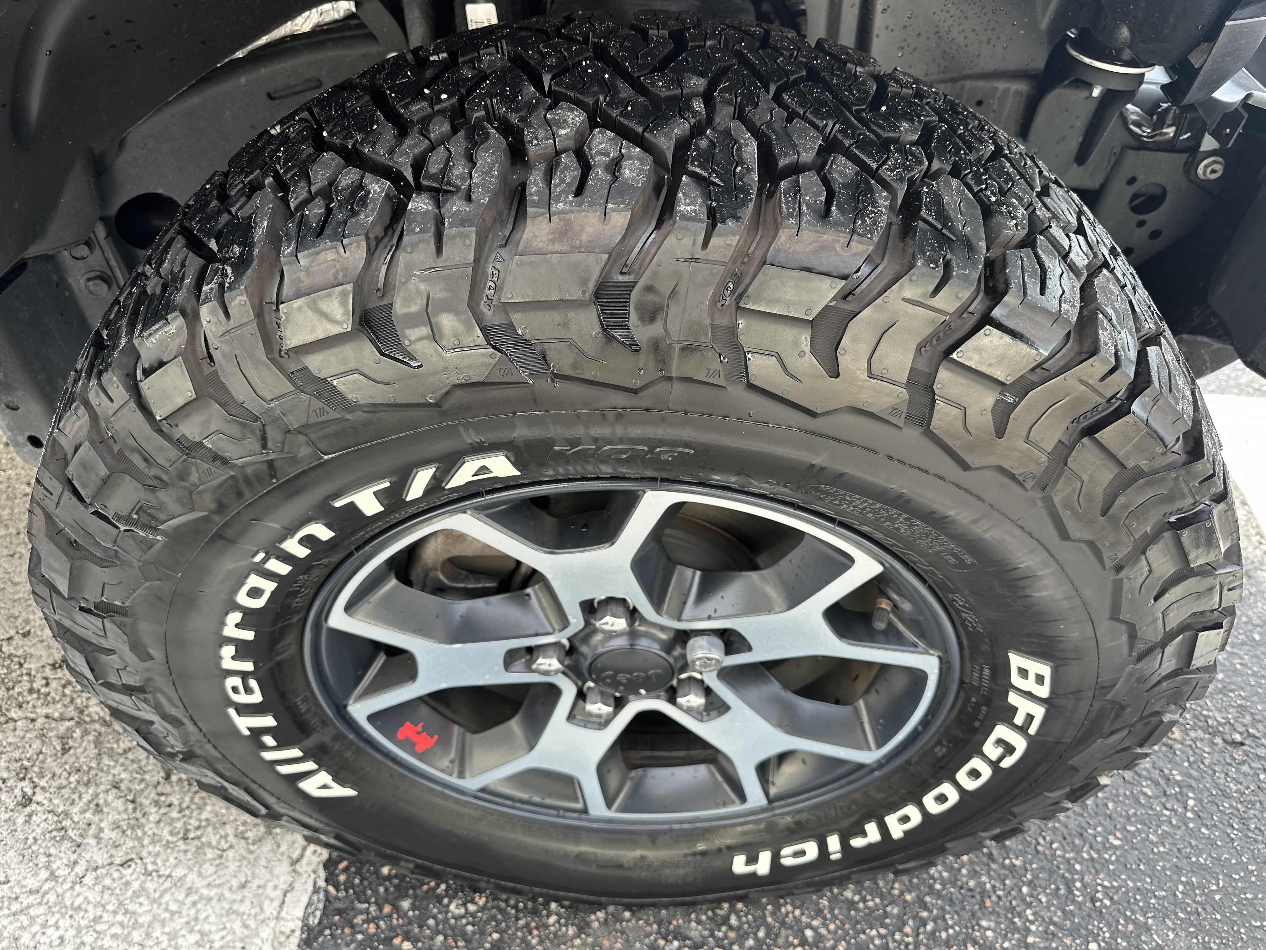 Used 2024 Jeep Wrangler Sport S image 6