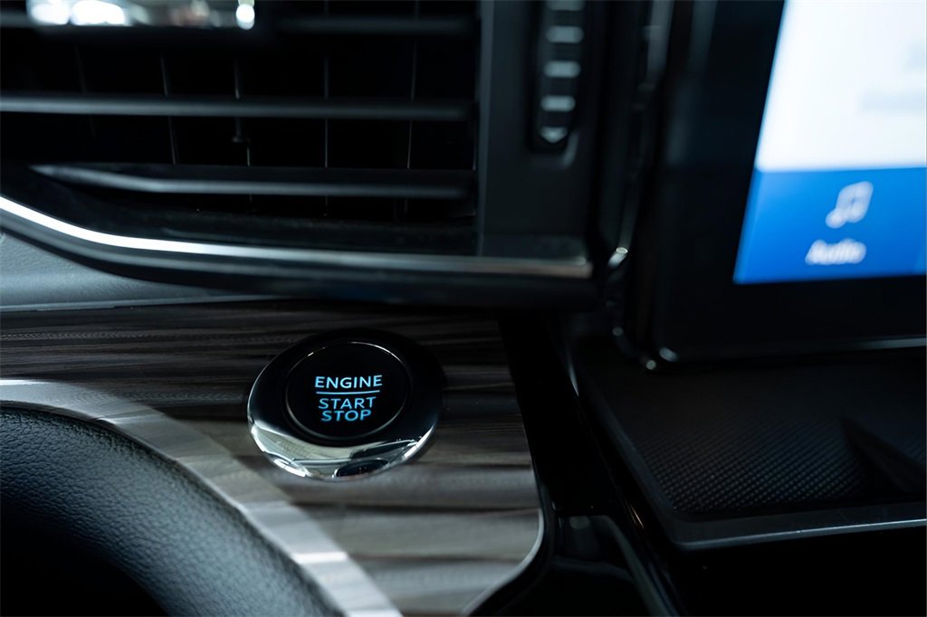 Used 2023 Ford Explorer Limited image 32