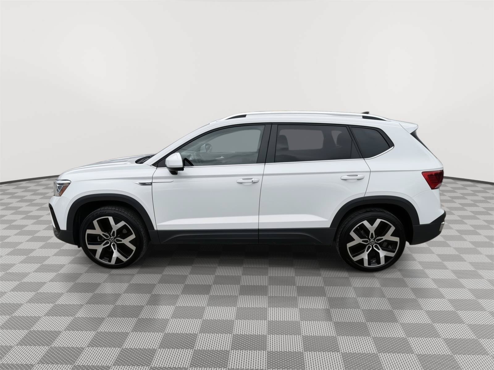 Used 2022 Volkswagen Taos SEL AWD/4WD image 4