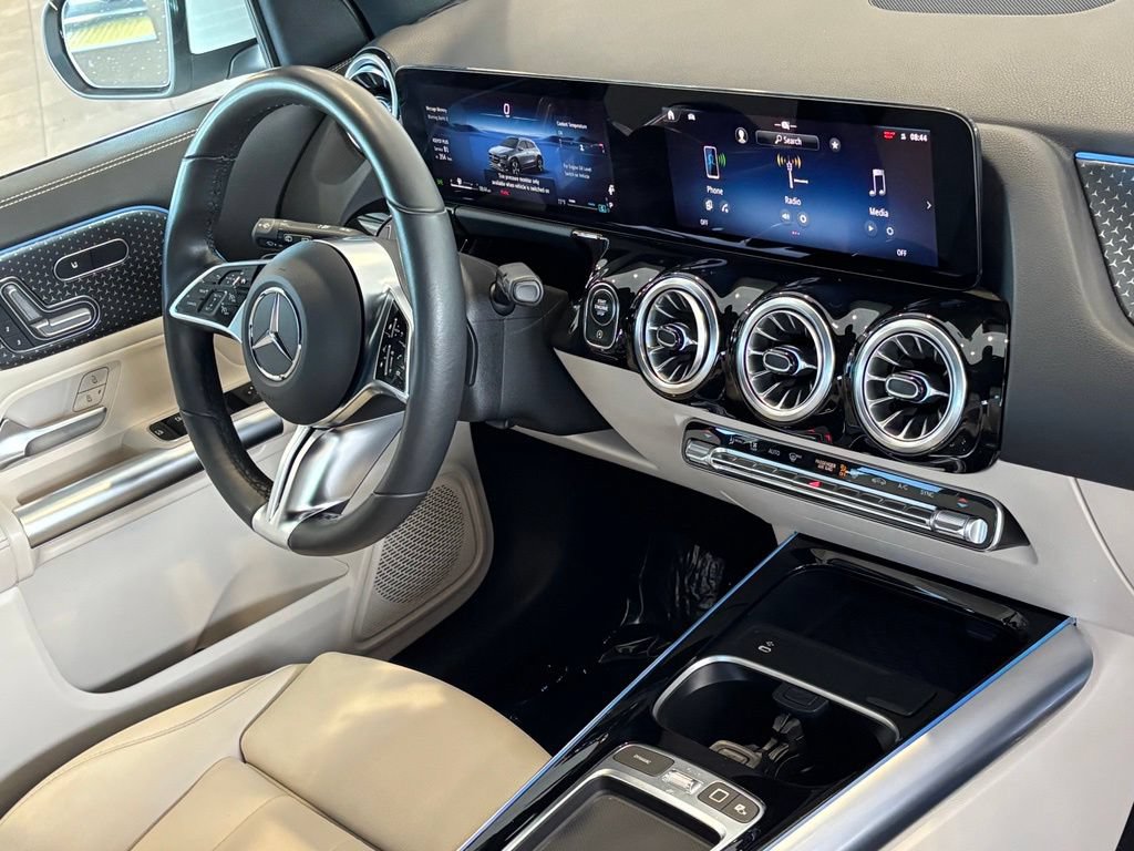 Used 2025 Mercedes-Benz GLA 250 4MATIC w/ Winter Package image 37