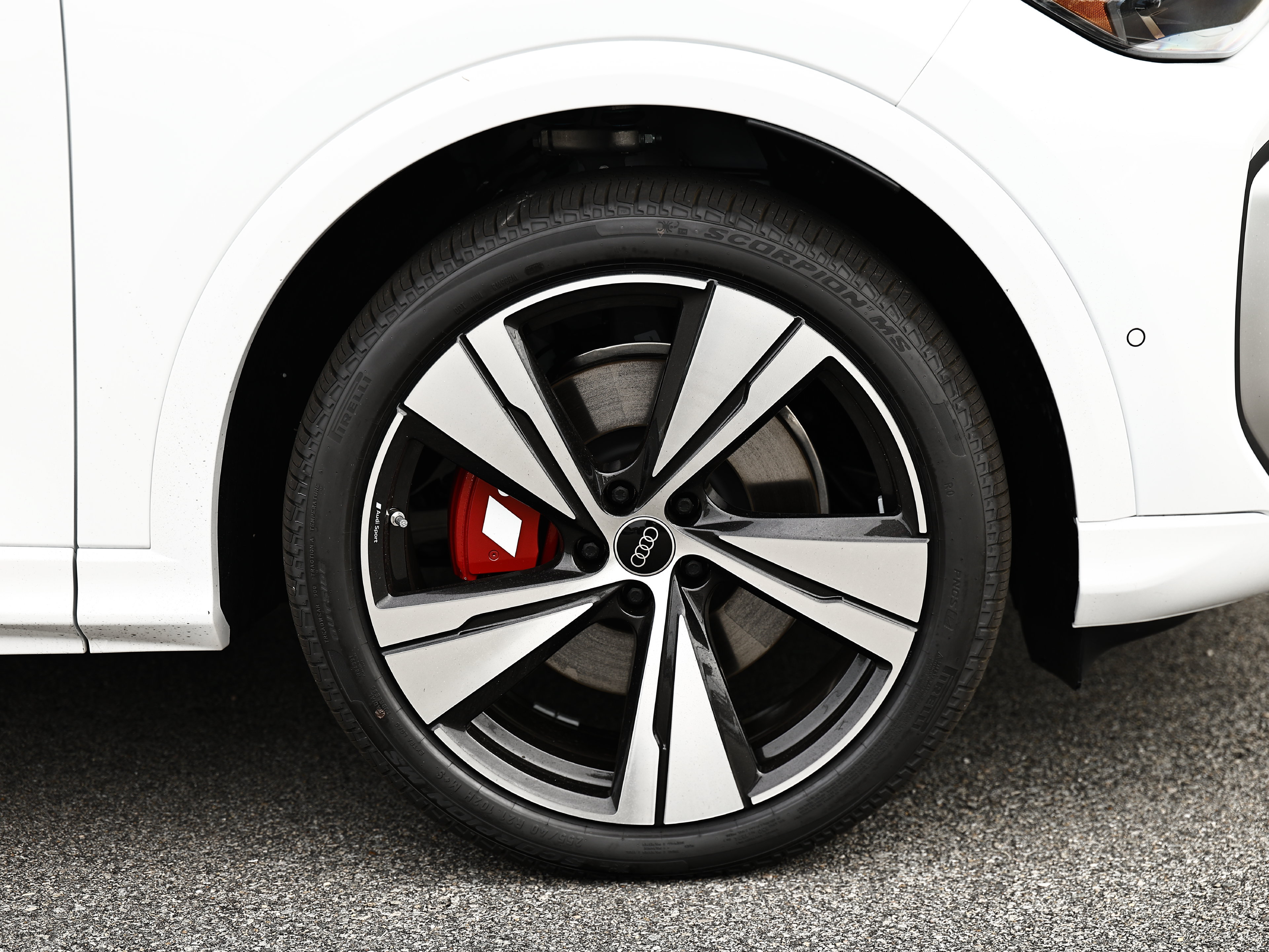 New 2026 Audi SQ5 Prestige AWD/4WD image 5