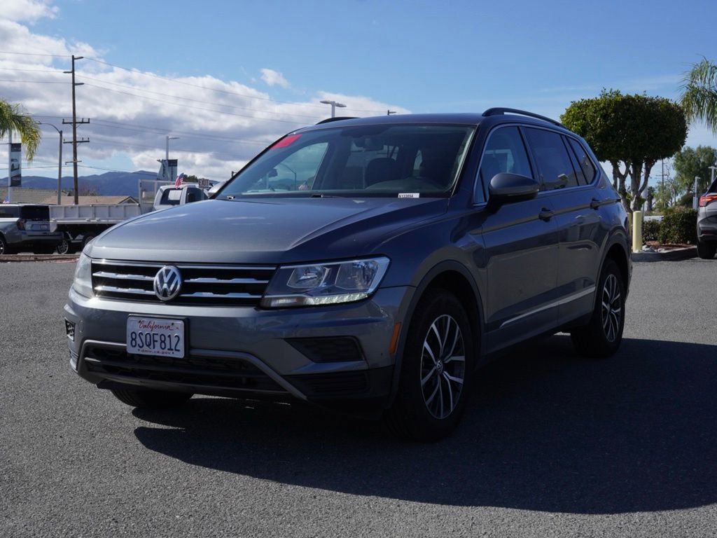 Used 2020 Volkswagen Tiguan SE w/ Panoramic Sunroof Package image 8
