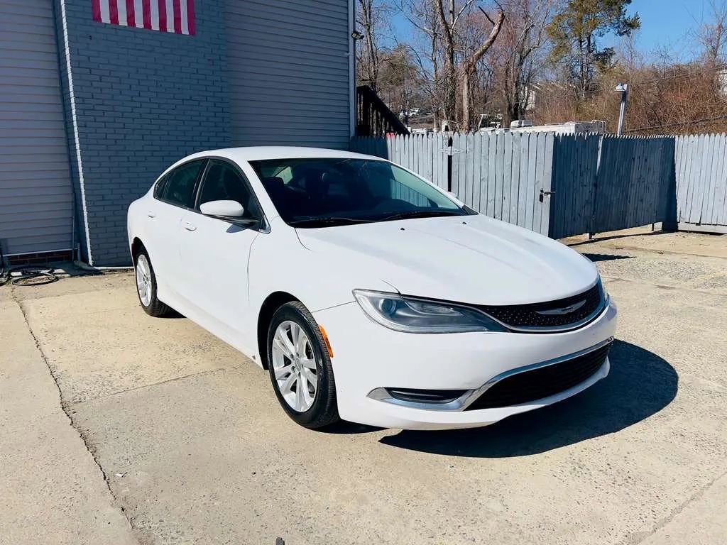 Used 2015 Chrysler 200 Limited w/ Convenience Group FWD image 3