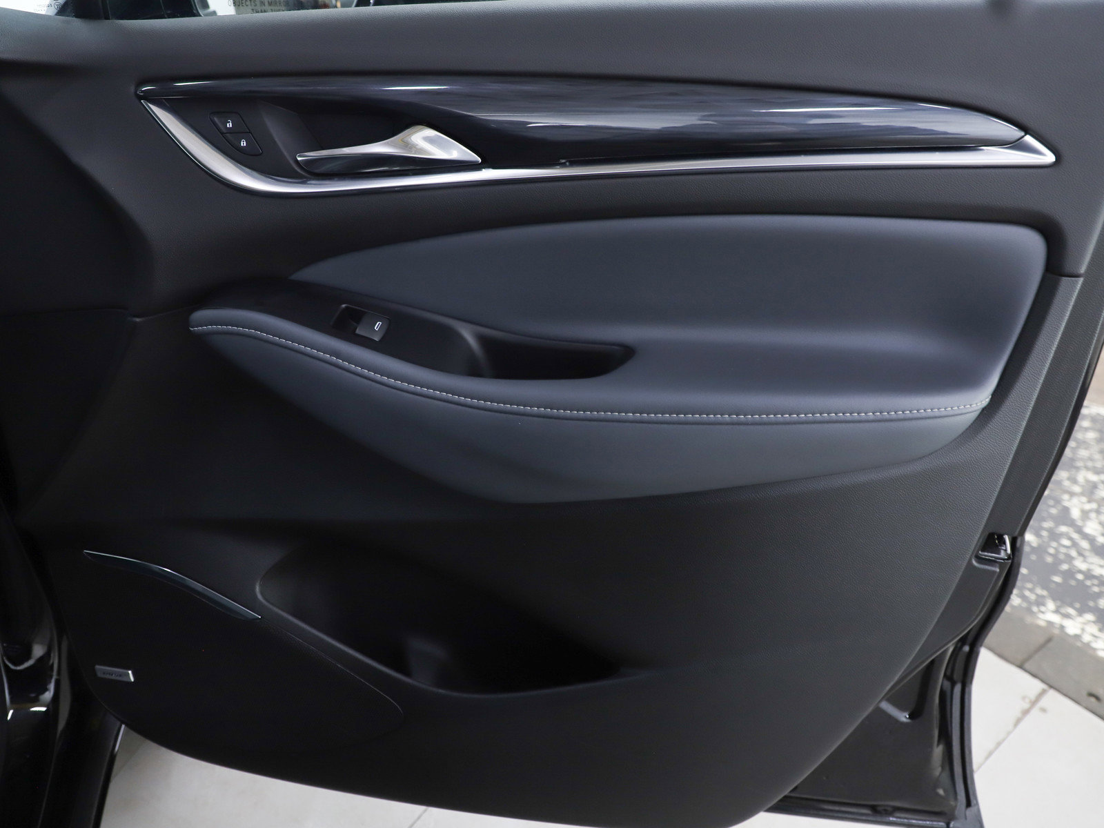 Used 2023 Buick Enclave Essence w/ Experience Buick Package image 9