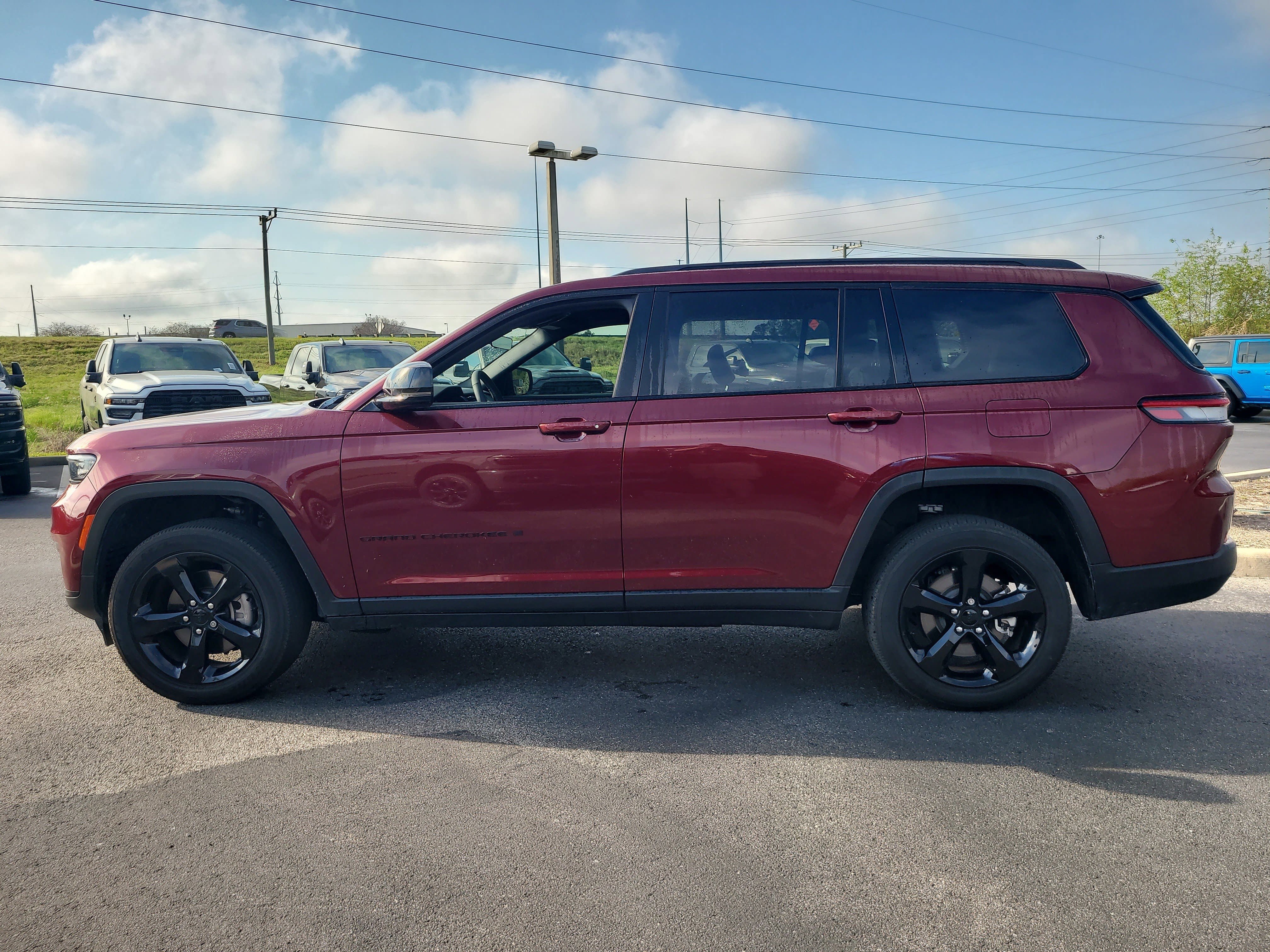 Used 2025 Jeep Grand Cherokee L Altitude image 7
