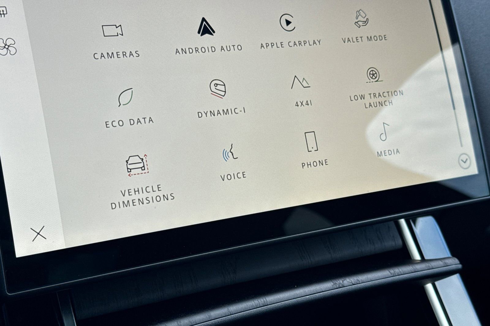 Used 2025 Land Rover Range Rover Velar Dynamic SE image 24