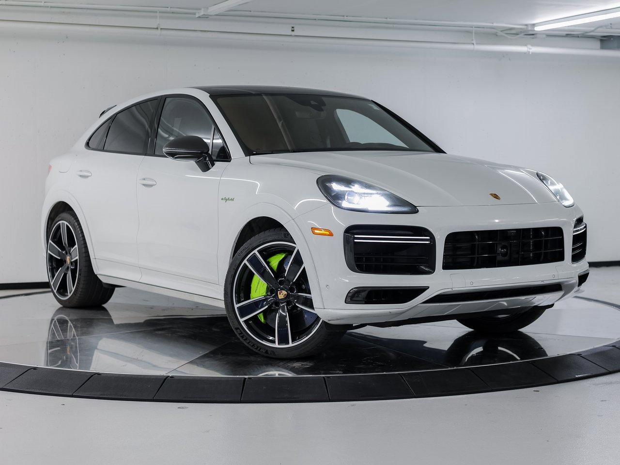 Certified 2022 Porsche Cayenne Turbo S image 9
