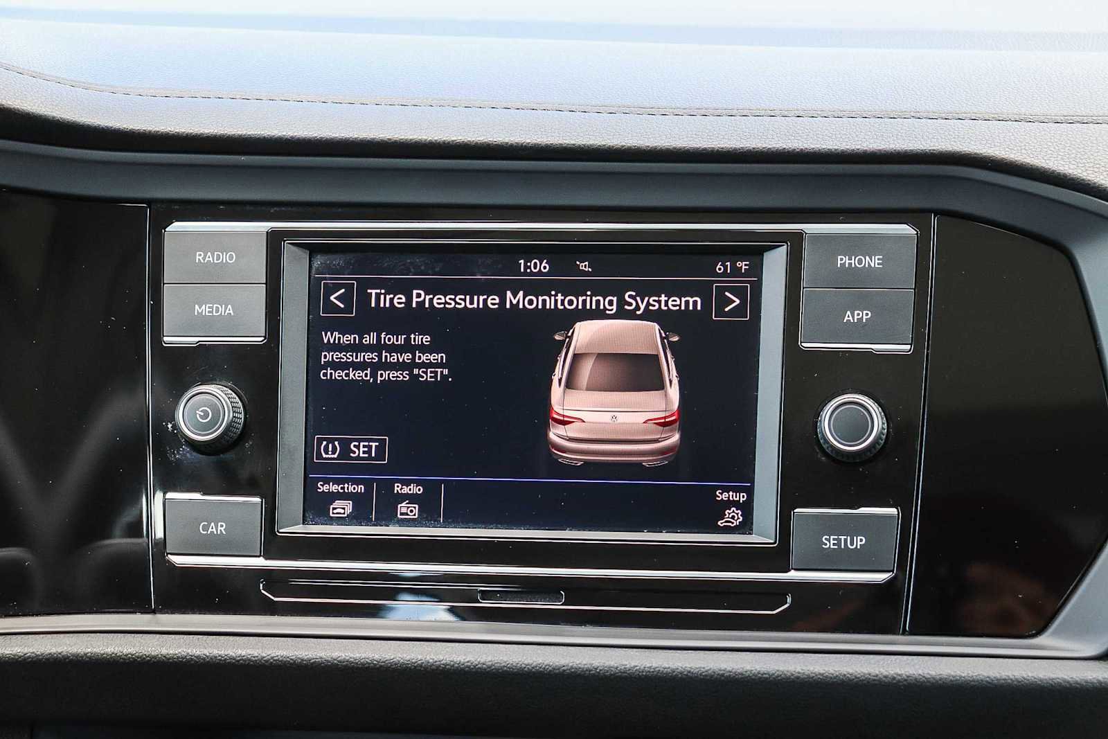 Used 2019 Volkswagen Jetta SE w/ Cold Weather Package FWD image 15