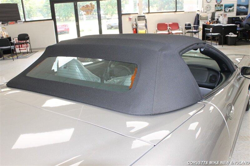 Used 2000 Chevrolet Corvette Convertible w/ Performance Handling Pkg RWD image 17