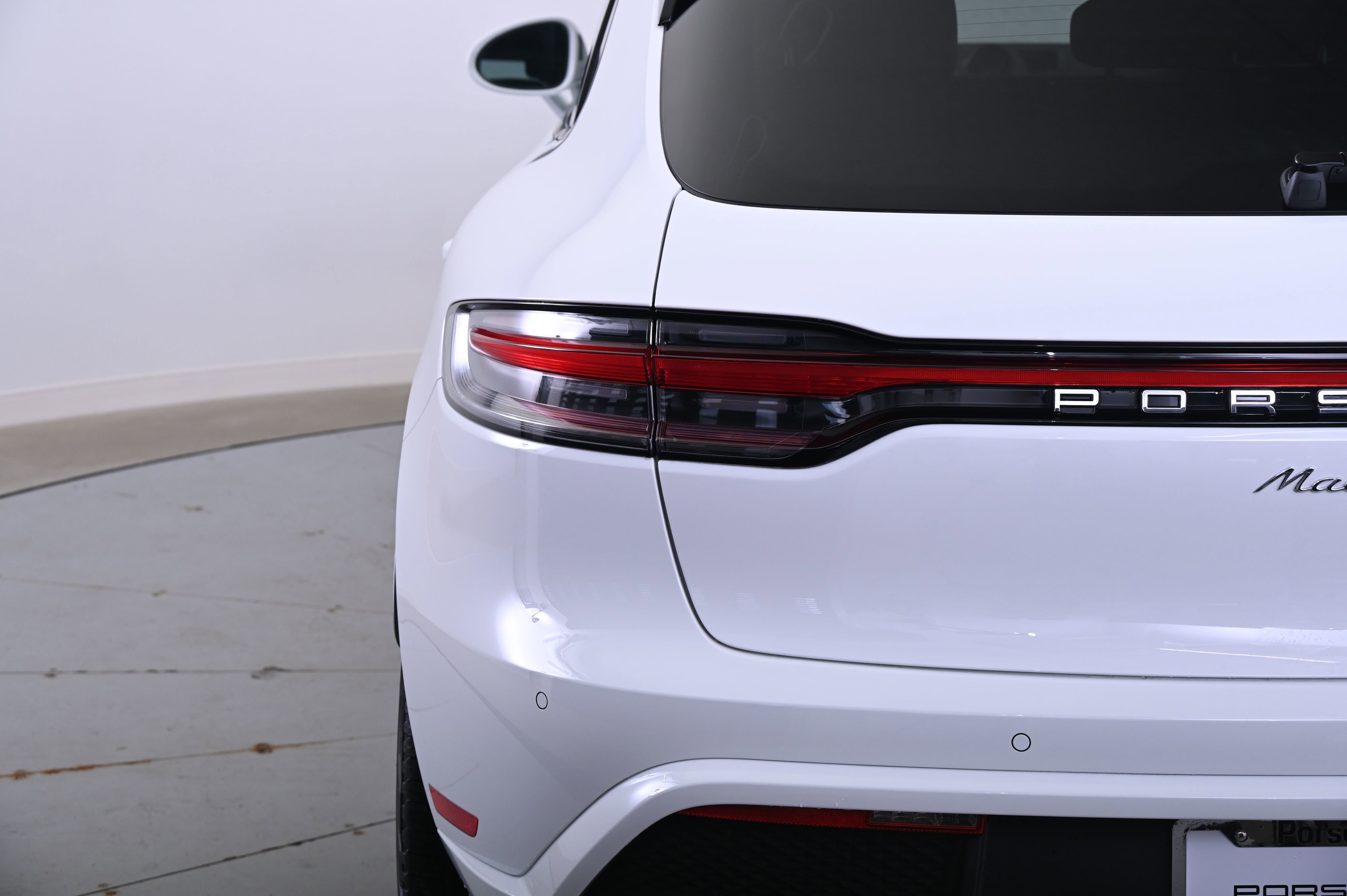 Certified 2025 Porsche Macan image 13