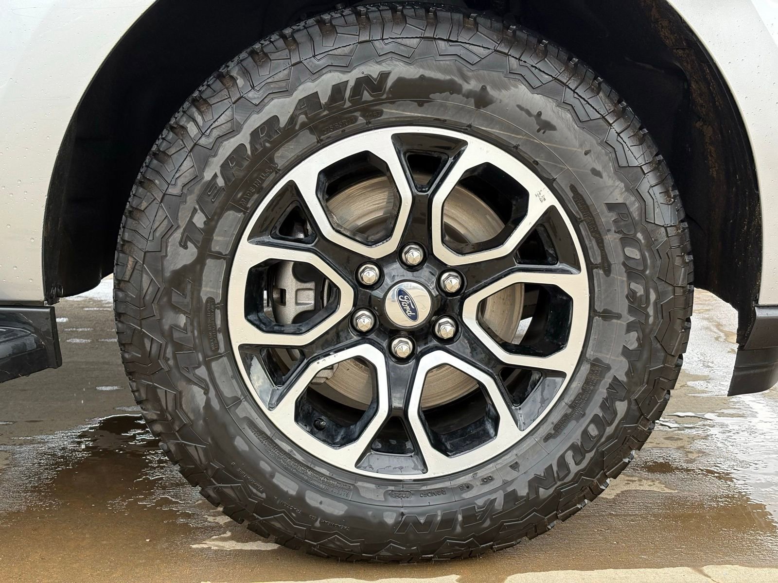 Used 2024 Ford Expedition Max XLT image 9