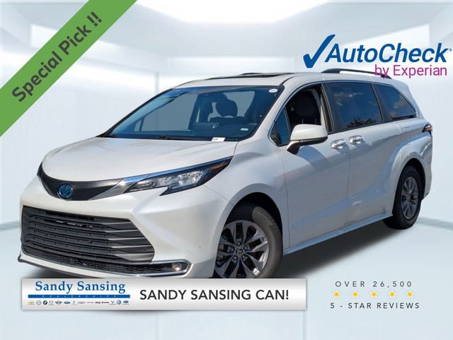 Used 2023 Toyota Sienna XLE image 1